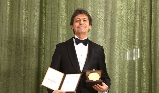 Dünyaca Ünlü Yazar Akif Manaf’a Uluslararası Barış Ödülü