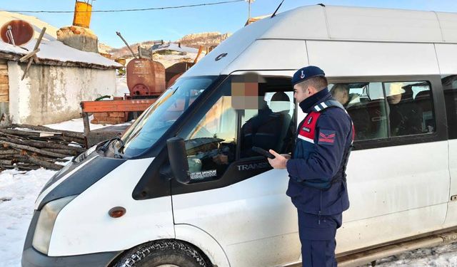 Kadışehri’nde Okul Çevresinde Jandarmadan Sıkı Güvenlik Denetimi