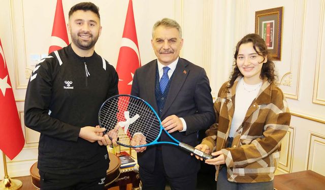 Yozgat’ta Tenis Sporu Gelişiyor! Projeler Vali Özkan’a Anlatıldı!