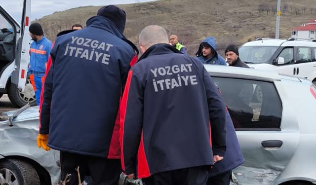 Yozgat’ta Trafik Kazası: İki Araç Çarpıştı 4 Kişi Yaralandı