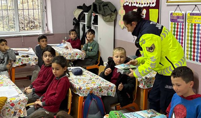 Akdağmadeni’nde Öğrencilere Trafik Eğitimi