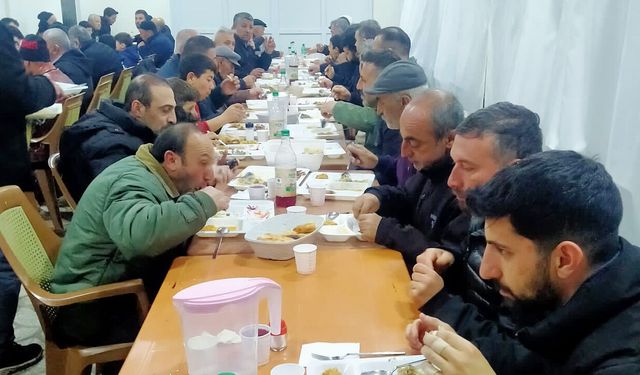 Türkiye’ye Örnek Köy: Akdağmadeni Yeniyapan’da 30 Gün Boyunca Evlerde Yemek Pişmiyor!