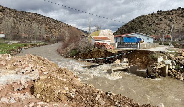 Yozgat’ın Saraykent İlçesi’nde aşırı yağış hayatı felç etti!