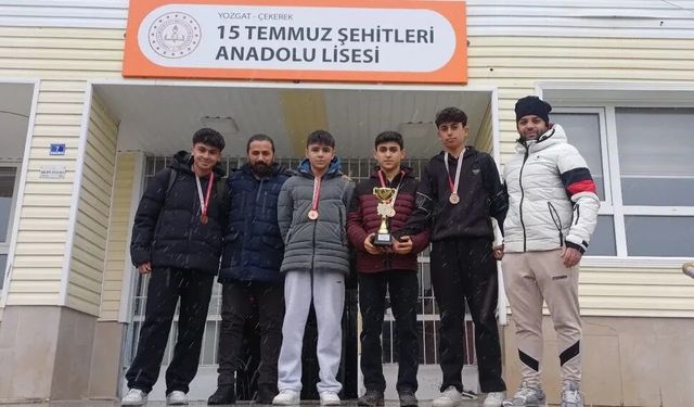 Çekerek 15 Temmuz Şehitler Anadolu Lisesi Dart Yarışmasında İl Üçüncüsü Oldu