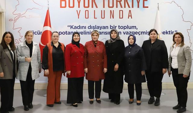 AK Parti Yozgat Kadın Kollarında Bayrak Değişimi