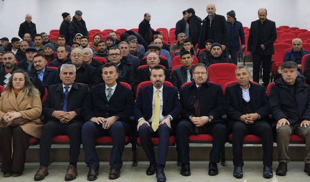 Kadışehri’nde AK Parti’ye Katılan Belediye Encümen Üyelerine Rozetleri takıldı