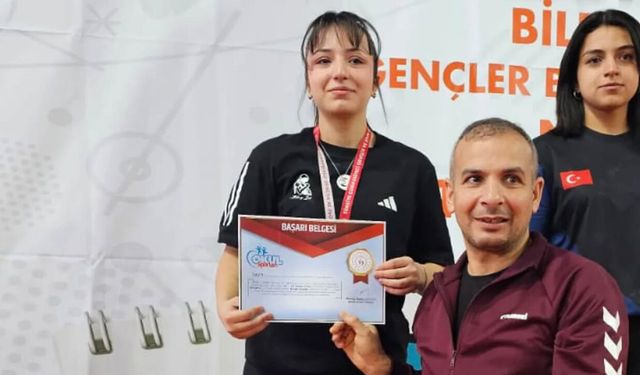 Yozgat Spor Lisesi Öğrencisi Belinay Işık Türkiye Üçüncüsü Oldu: Bilek Güreşinde Gurur Veren Başarı