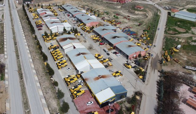 Yerköy’de Biçerdöver Mesaisi: Bozkırın Sarı Devleri Hasat Sezonuna Hazırlanıyor