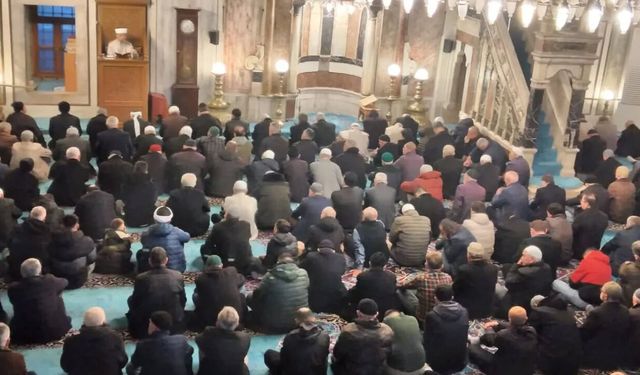 Yozgat’ta Bayram Coşkusu: Çapanoğlu Büyük Cami Namazla Doldu Taştı