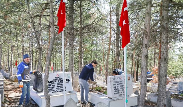 Çekerek Belediyesi’nden Bayram Öncesi Mezarlık Temizliği