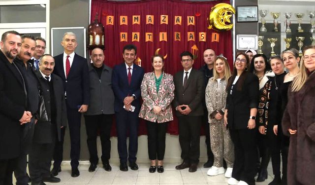 Etimesgut Kaymakamı Özlem Bozkurt Gevrek Gönül Sofrasında Öğrencilerle Bir Araya Geldi