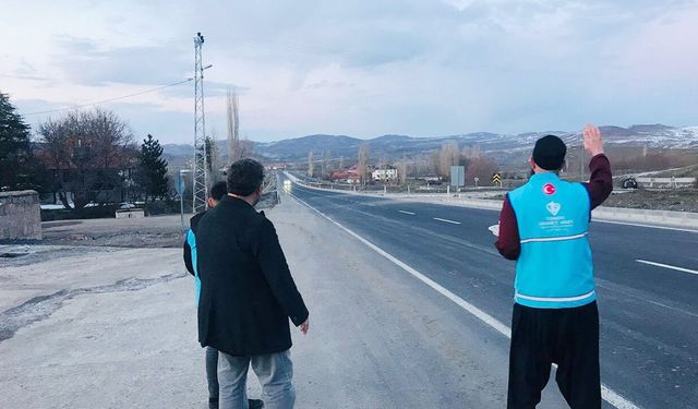 Akdağmadeni’nde ‘İftara 5 Kala’ Dayanışması: Yolda Kalan Sürücülere İftariyelik İkramı