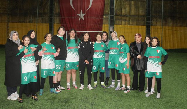 Yozgat’ın Sultanları Destek Bekliyor: Duygu Karabay ve 30 Genç Kızın Futbol Mücadelesi