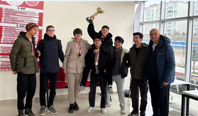 Yozgat Şehitler Fen Lisesi Satranç Turnuvasında İl Birincisi Oldu