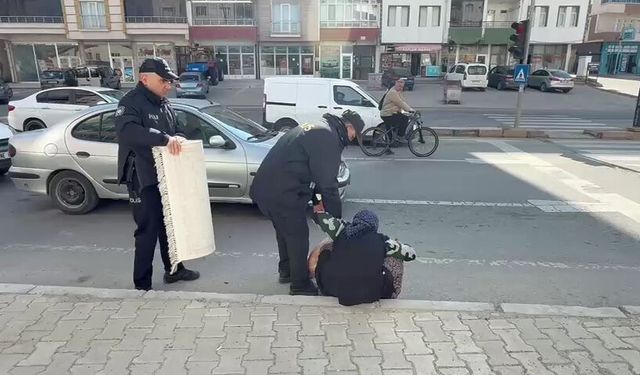Sarıkaya’da Polislerden Örnek Davranış: Şerife Teyzeye Yardım Eli