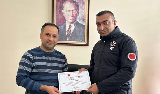 Akdağmadeni Meslek Yüksekokulu’nda İdari Personele Teşekkür Belgesi