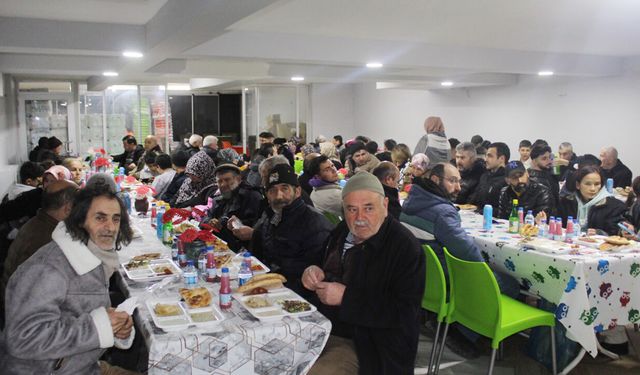 Yozgat’ta 19 Yıllık Gelenek: Zafer Özışık’ın Kurduğu Vakıf Sofrası Yüzlerce Kişiyi Aynı İftarda Buluşturuyor