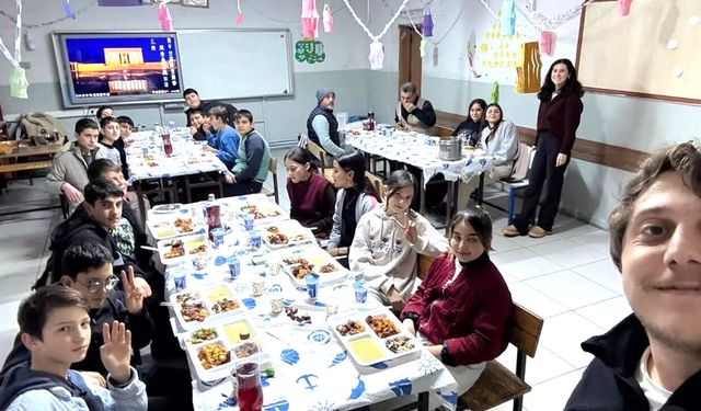 Yamaçlı’da Öğrenciler Aynı Sofrada Buluştu: Ramazan’ın Bereketi Okula Taşındı