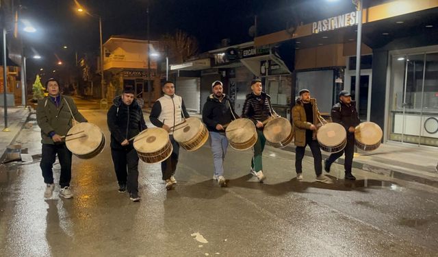 Yerköy’de Davulcular Sokak Sokak Vatandaşları Oruca Kaldırıyor
