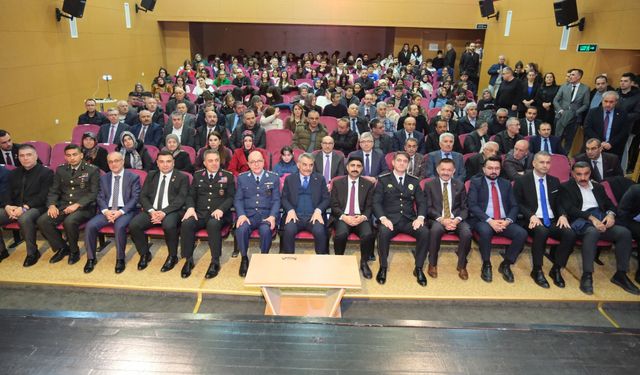 Yozgat’ta Atatürk Anadolu Lisesi Öğrencilerinden Çanakkale Zaferi Anma Programı