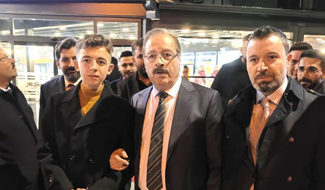 Türkiye’nin en büyük yapay zeka yazılımı yaptığını söyleyen Yozgatlı genç siyasetçilerden destek istedi