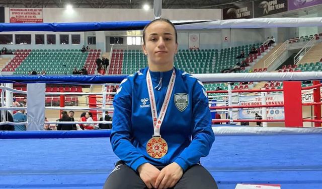 Yozgatlı Milli Sporcu Rabia Karadaş Türkiye Kick Boks Şampiyonu Oldu