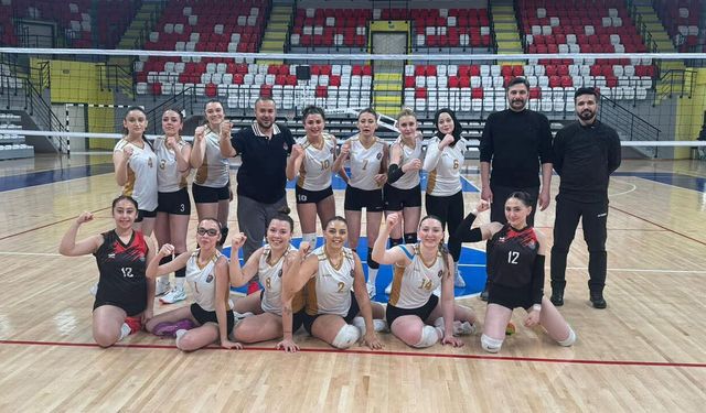 Yozgat Yurdum Spor Kız Voleybol Takımı Bölgesel Lig’de Zirvede