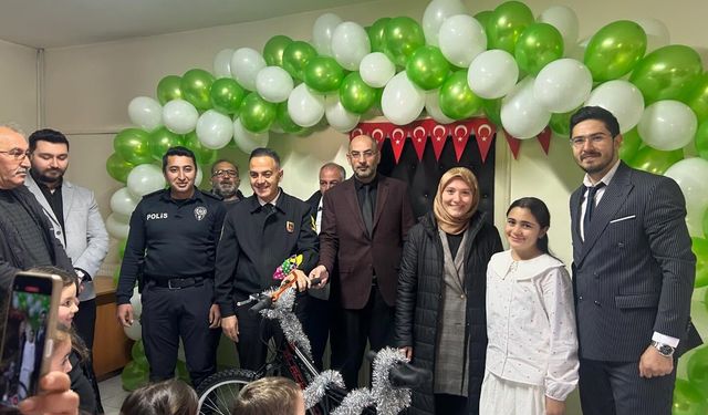 Çayıralan Kaymakam Sağıroğlugil Çocukların Sevincine Ortak Oldu