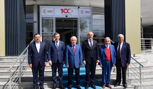 TBMM eski Başkanı Cemil Çiçek’ten Malatya Büyükşehir Belediye Başkanı Sami Er’e Ziyaret