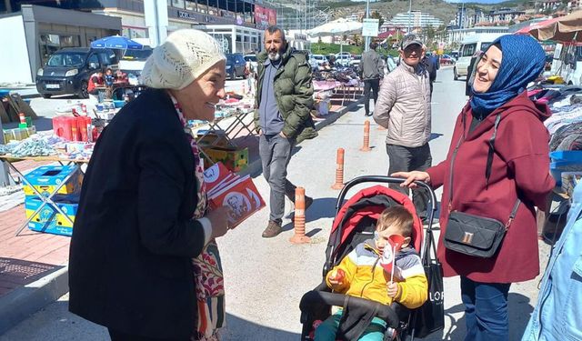 İYİ Parti Yozgat’tan 23 Nisan’da Pazar Ziyareti: Çocuklara Türk Bayrağı Dağıtıldı