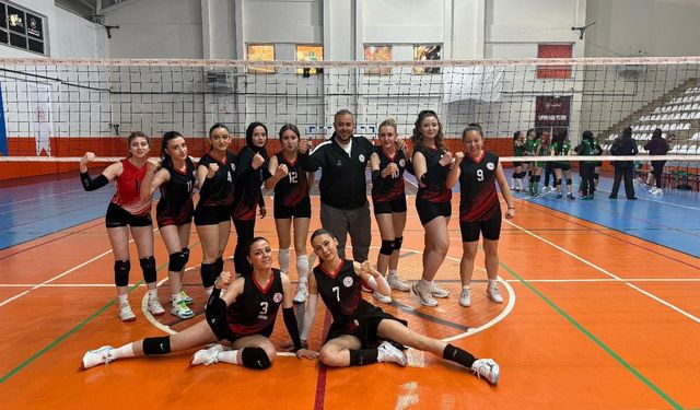 Yurtlig Voleybol’da Yozgat Fırtınası: Kız Takımı Set Vermeden Yarı Finale Yükseldi