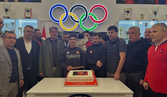 ABB ASKİ Spor’da Şampiyonlara Coşkulu Karşılama: Dünya ve Avrupa Dereceli Sporcular Gururla Kutlandı