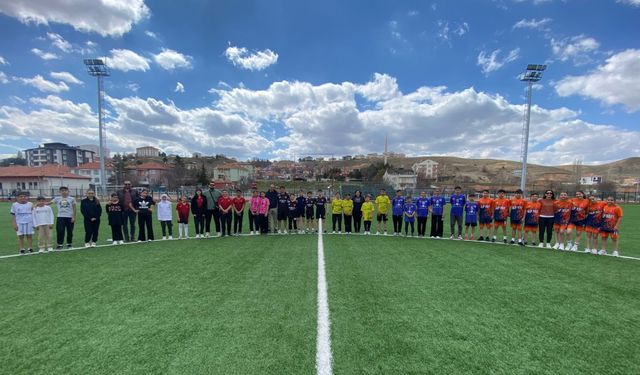 Sarıkaya’da 23 Nisan Turnuvasında Atletizm Heyecanı: Genç Sporcular Madalyaları Topladı