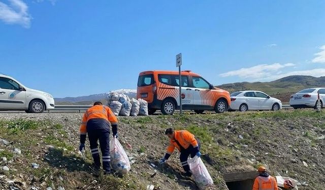 Yozgat Yollarında Çöp Alarmı: Karayolları Harekete Geçti