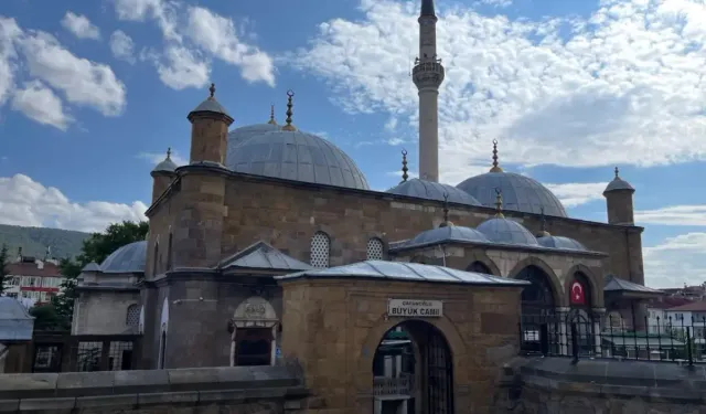 Çapanoğlu Camii Nerede? Yozgat’ın 250 Yıllık Taş Belleği