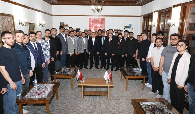 TBMM Dışişleri Komisyonu Başkanı Fuat Oktay MTTB Ankara Talebe Gündemi Programında Gençlerle Buluştu