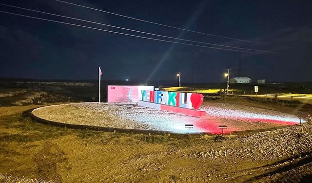 Yenifakılı’da Şehitlik Anıtı Işıklandırıldı: Şehitlerin Aziz Hatırası Gece Gündüz Yaşatılacak
