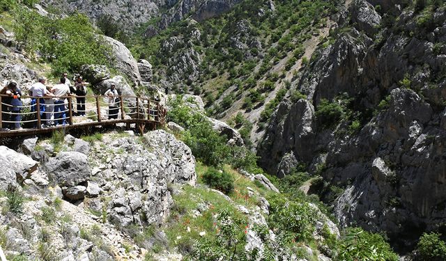 Kazankaya Kanyonu Bayramda Ziyaretçi Akınına Uğradı
