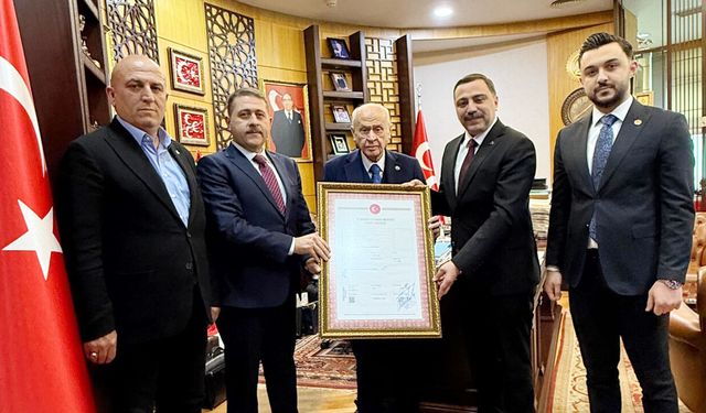 MHP Yozgat’ta Tarihi Adım: İl Başkanlığı Hizmet Binasının Tapusu Devlet Bahçeli’ye Takdim Edildi