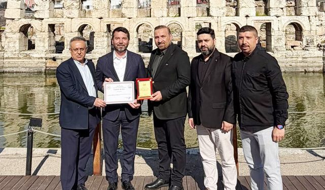 Sarıkaya Devlet Hastanesi’ne Yeni Ekipman Desteği: Belediye Başkanı Gözan’a Teşekkür Plaketi