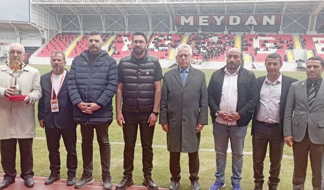 Yozgatspor 1959 FK Süper Amatör Lig Şampiyonluğunu Kupa Töreniyle Taçlandırdı