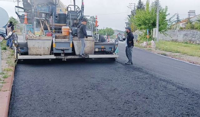 Kadışehri’nde Ulaşım Atağı: Tokat Anayoluna Bağlanan Güzergahta Asfalt Çalışmaları Hızlandı