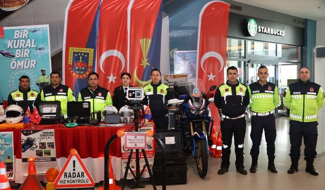 Yozgat’ta Trafik Haftası Etkinliği: AVM’de Vatandaşlara Bilgilendirme Yapıldı