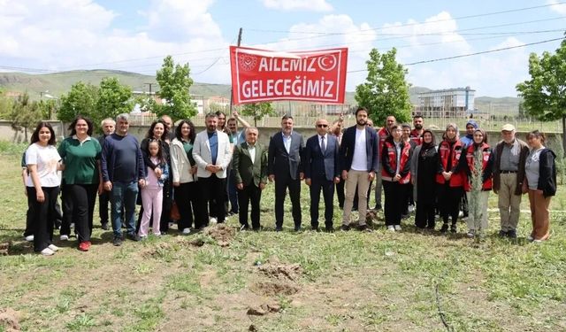 Yerköy’de Engelliler Haftası'nda Özel Öğrencilerle Fidan Diktiler