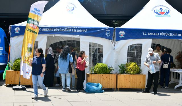 ABB'den serinleten hizmet: Limonota ve soğuk su ikram ediyor
