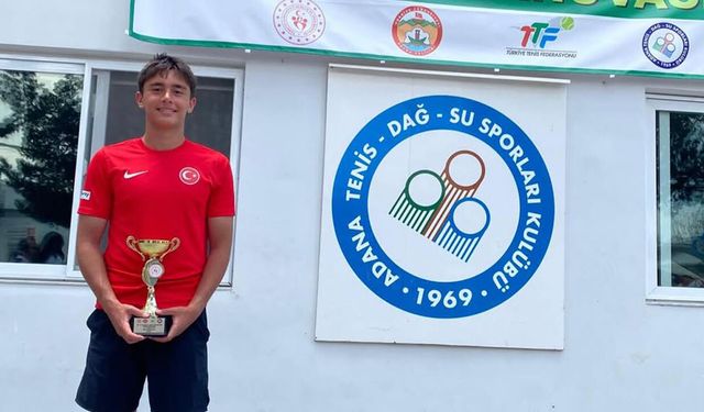 Gazi Anadolu Lisesi Öğrencisi Kuzey Öner Teniste Milli Takıma Seçilerek Okulunun Gururu Oldu