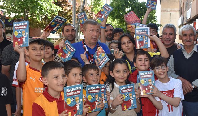 Tanju Çolak Yozgat’ta Çocuklarla Buluştu: Gerçek Kral Tanju Çolak Kitabına Yoğun İlgi