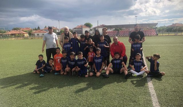 Yerköy Volkan Spor Altyapıya Yatırım Yapıyor: Minik Futbolcular Hazırlık Maçlarıyla Gelişiyor