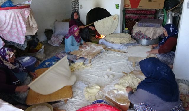 Yozgat Aydıncık’ta Yufka Ekmek Geleneği Yaşatılıyor