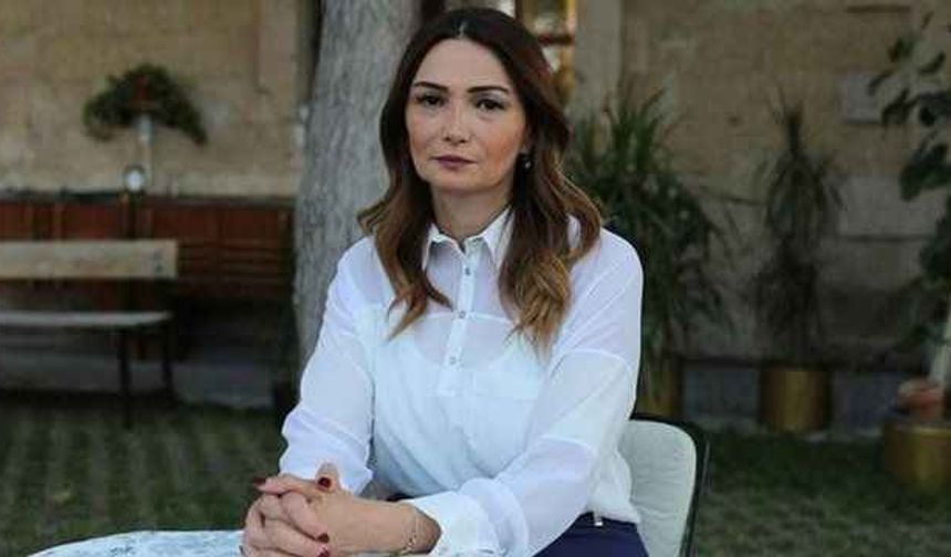 <p>Acı haber akşam saatlerinde geldi. Vefat haberi sonrasında "Azerbaycan Milletvekili Ganire Paşayeva kimdir, kaç yaşındaydı ve hastalığı neydi?" araştırmaları hız kazandı. İşte 2023 Azerbaycanlı Milletvekili Ganire Paşayeva'nın hayatı...</p>